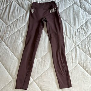 XS Darc Sport Muave leggings.